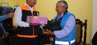 ALCALDE DE TORATA SALUDA AL PERSONAL DE LA INSTITUCIÓN POR EL DÍA DEL TRABAJADOR MUNICIPAL